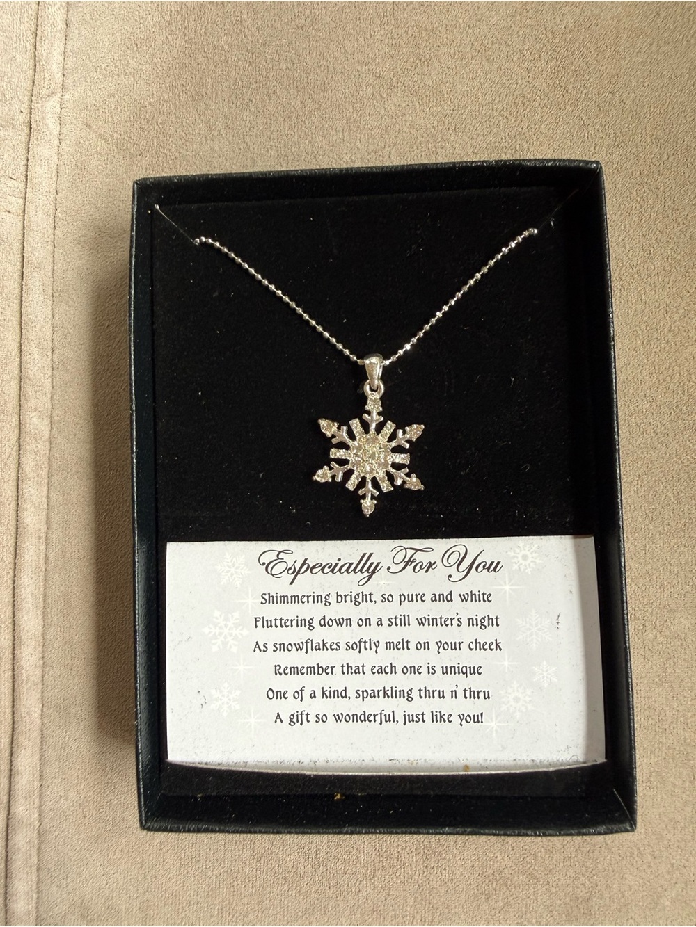 Silver Snowflake Pendant Necklace Gift Box- Especially For You